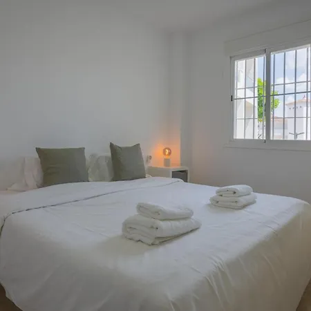 22 Groundfloor 6 Guests With Garden Access Shared Pool Duquesa Andalusia *
